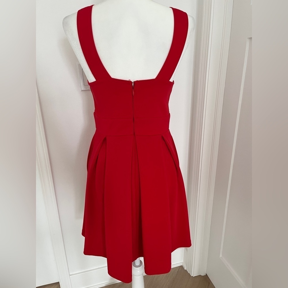 Express Red Scalloped Dress with pockets Sz 4 *F21 - Picture 2 of 3